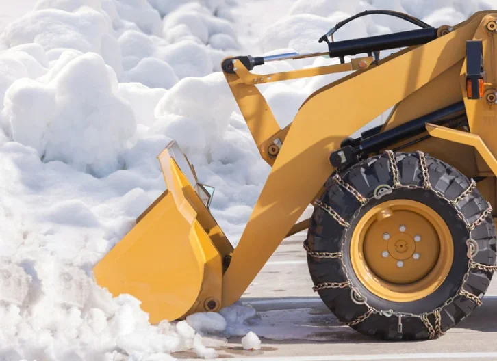 snöröjning med traktor